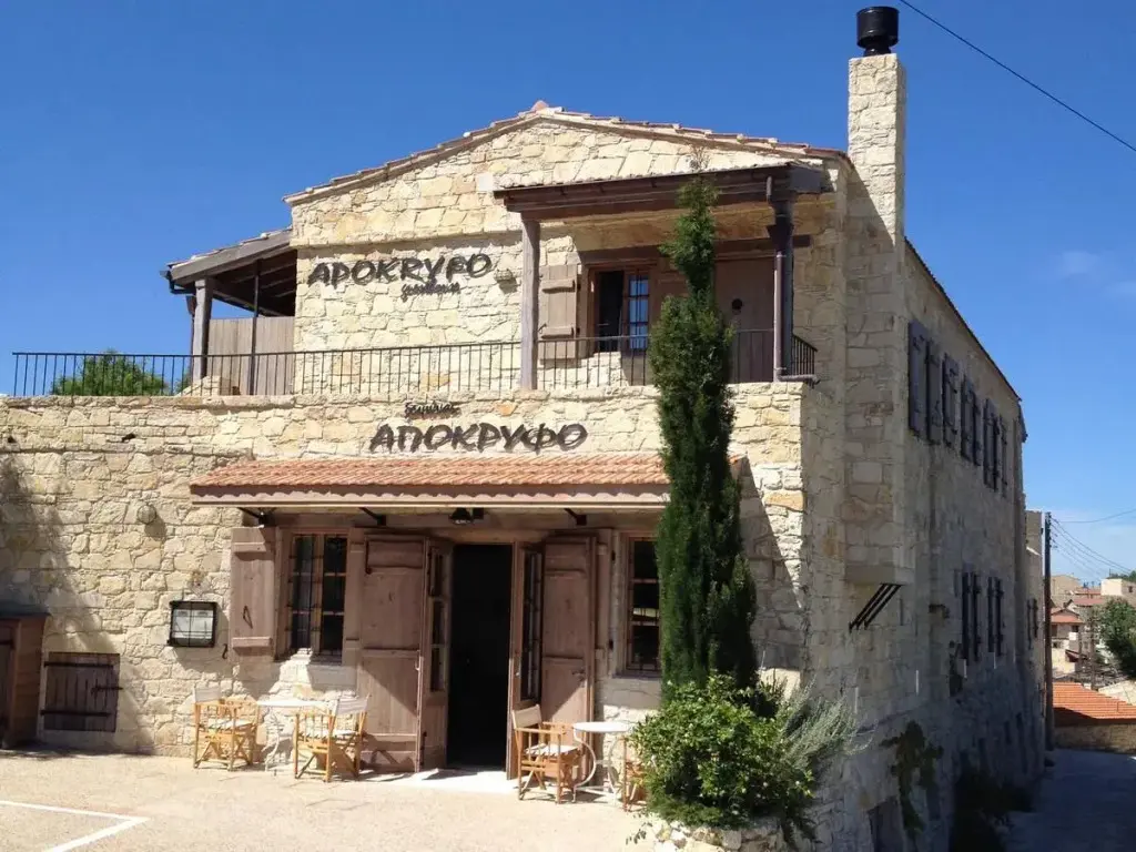 Лофу: Apokryfo Traditional Houses