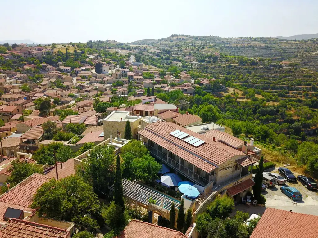 Лофу: Apokryfo Traditional Houses