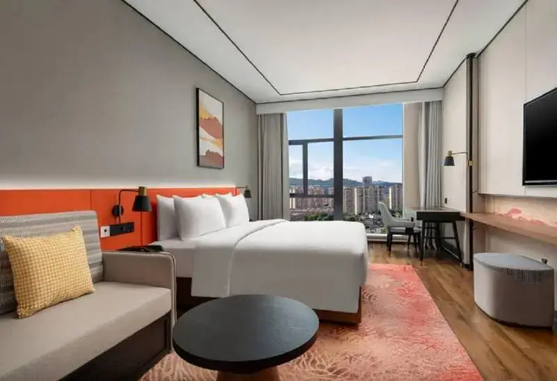 Синъи: Hilton Garden Inn Xingyi Wanfenglin
