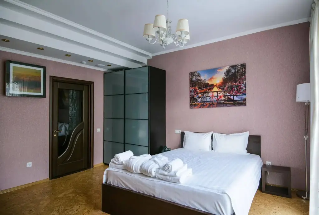 Новосибирск: Меблированные комнаты AHOTELS design style on Oktyabrskaya