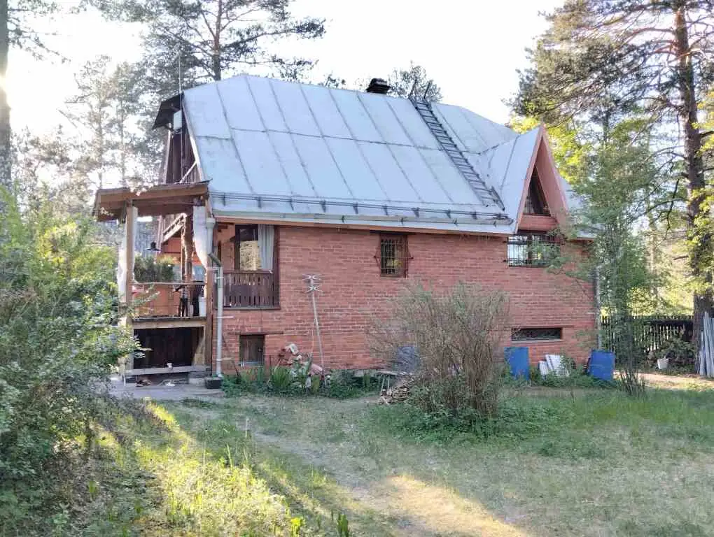 Луга: Частный дом Дом у реки в английском стиле