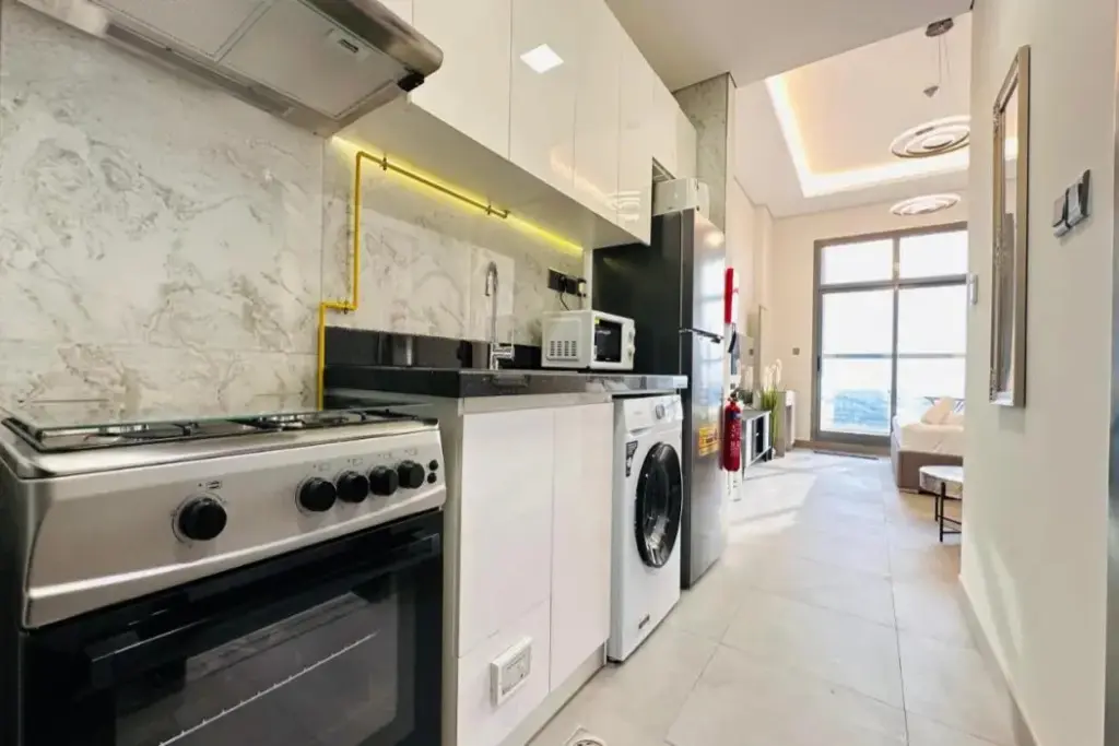 Дубай: Upscale Spacious Apartment Near Downtown with Balcony and Free Parking by Belvilla