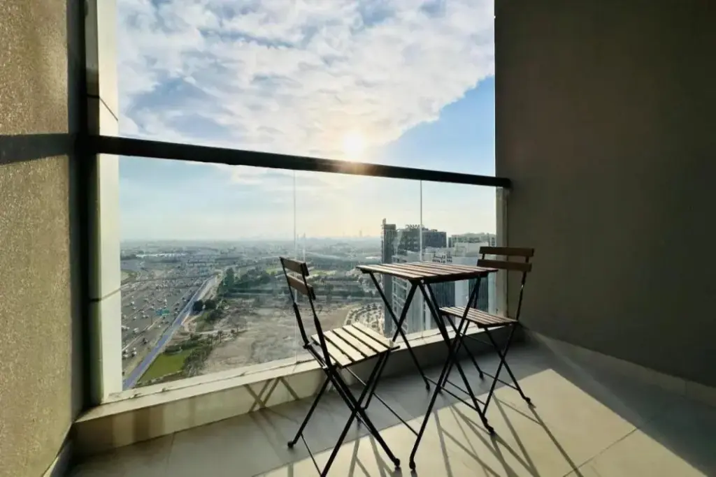 Дубай: Upscale Spacious Apartment Near Downtown with Balcony and Free Parking by Belvilla