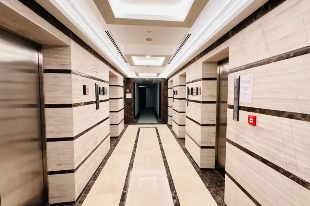 Дубай: Upscale Spacious Apartment Near Downtown with Balcony and Free Parking by Belvilla