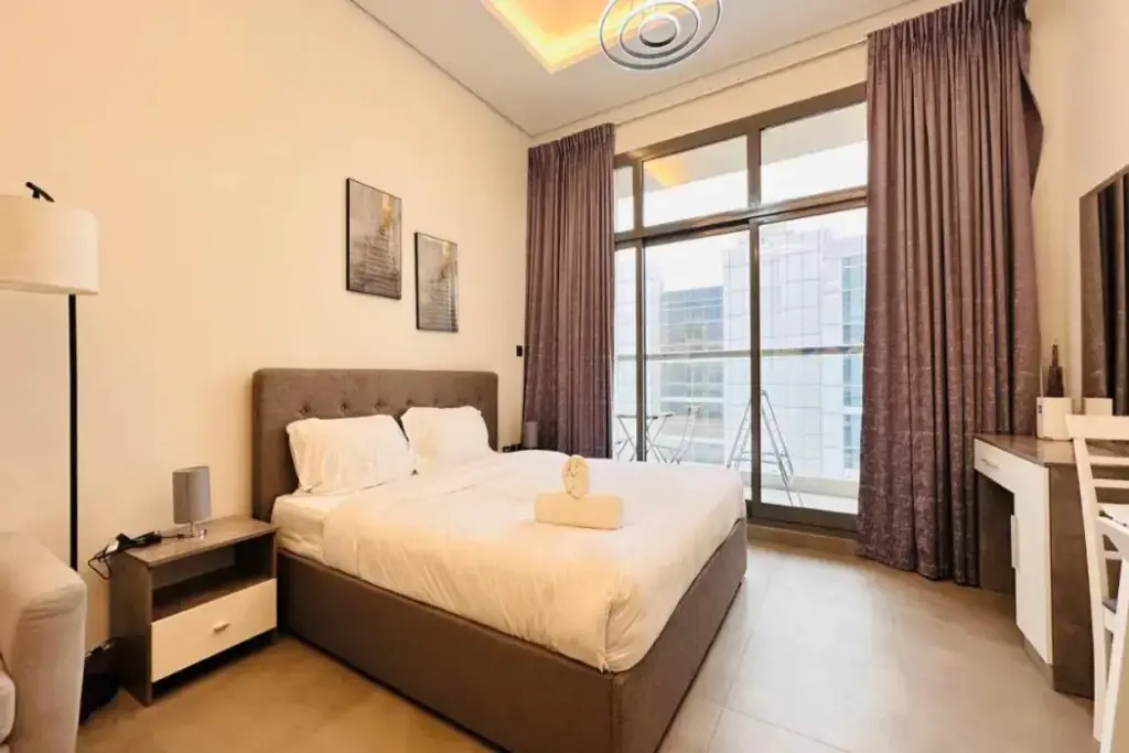 Дубай: Upscale Spacious Apartment Near Downtown with Balcony and Free Parking by Belvilla