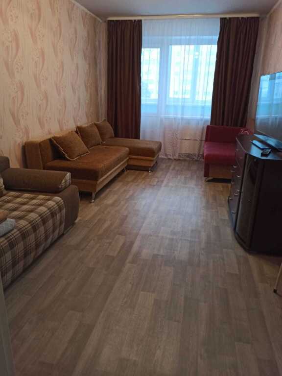 Ноябрьск: Квартира на Высоцкого 44