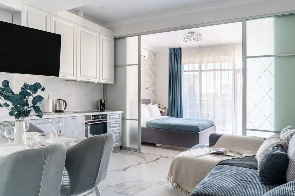 Сочи: Апартаменты Red Apartments Светлана Парк Жаклин