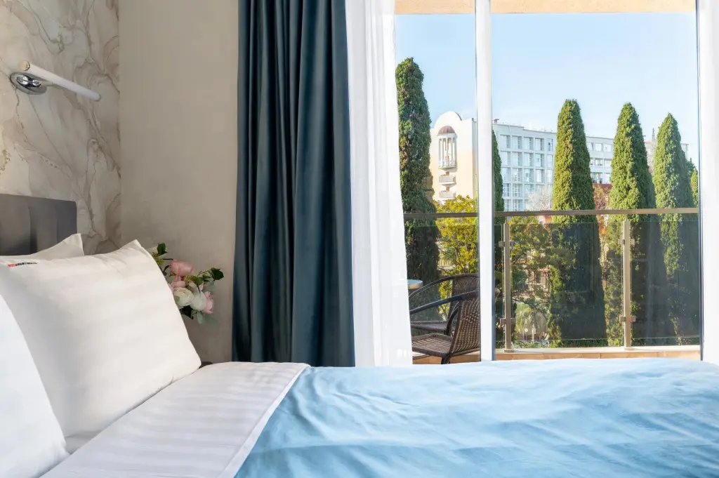 Сочи: Апартаменты Red Apartments Светлана Парк Жаклин