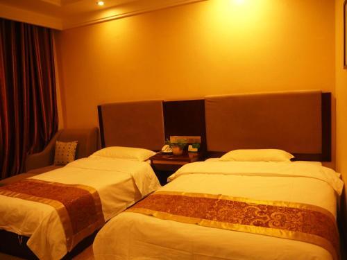 Цзюцюань: Dunhuang Gold Dragon Hotel