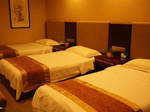 Цзюцюань: Dunhuang Gold Dragon Hotel