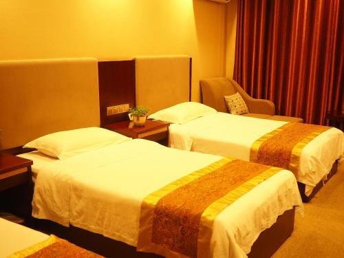 Цзюцюань: Dunhuang Gold Dragon Hotel