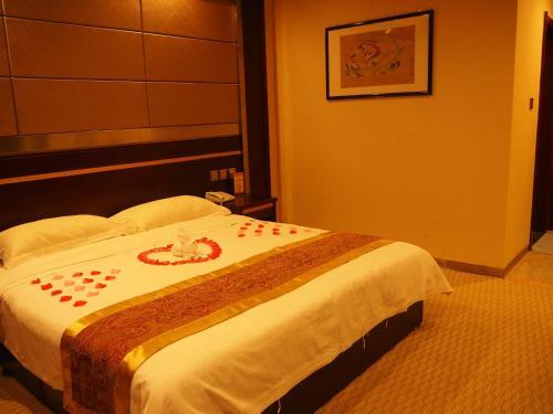 Цзюцюань: Dunhuang Gold Dragon Hotel