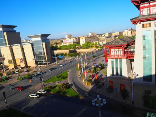 Цзюцюань: Dunhuang Gold Dragon Hotel