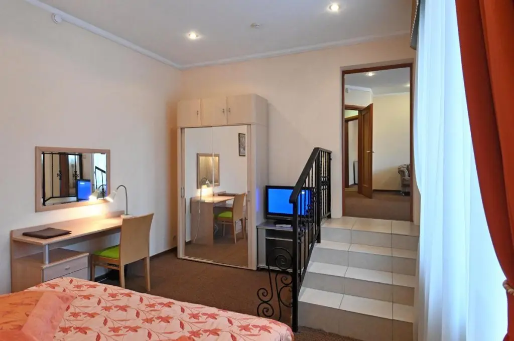 Новосибирск: Отель Барракуда на Менделеева