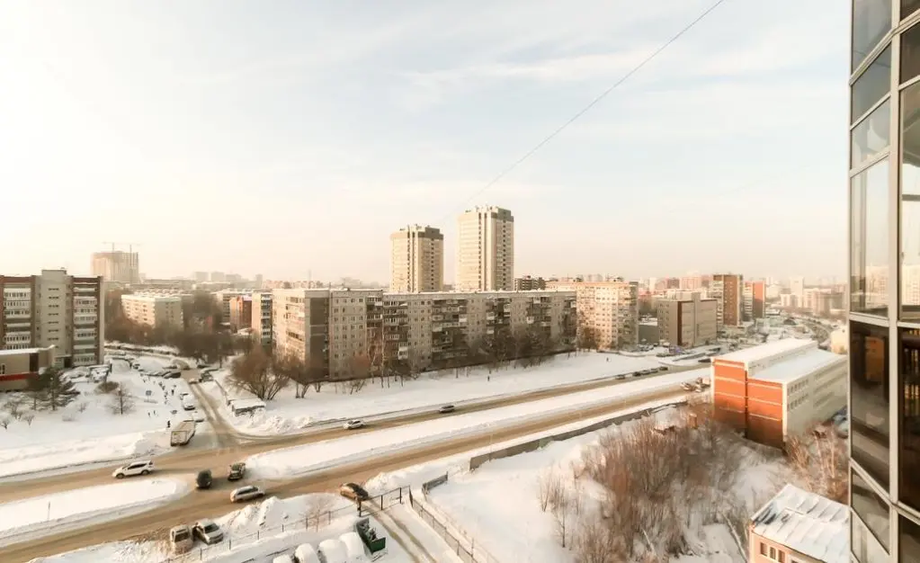 Новосибирск: Диван и чемодан на Кошурникова