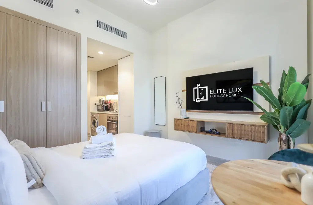 Дубай: Apartments Elite Lux Holiday Homes - Contemporary Comfort – Studio in Azizi Riviera