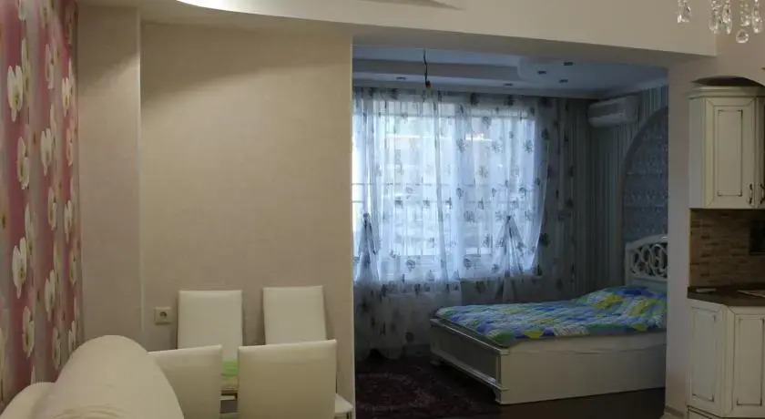 Хоста: Студия на Кипарисовой