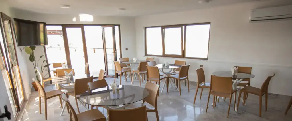 Бурхание: E-87 Highway Otel