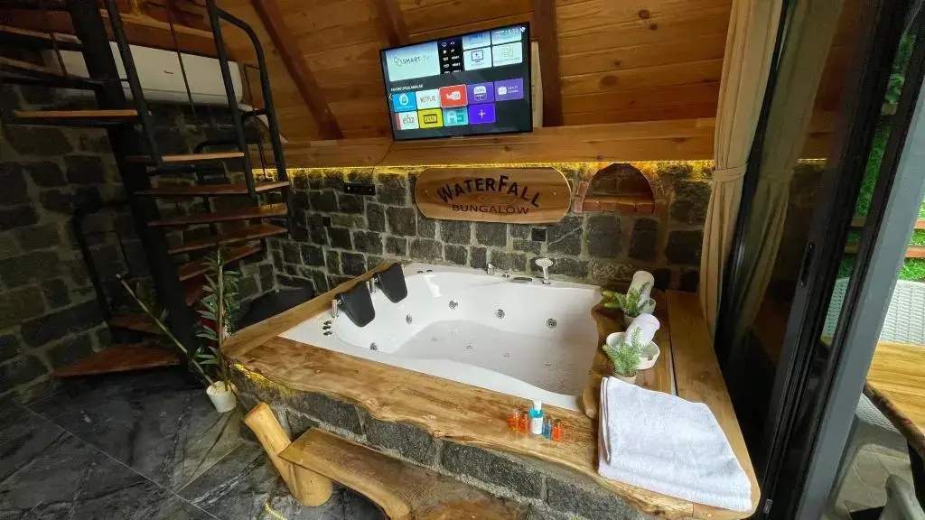 Чамлыхемшин: Waterfall Bungalow (To Make Arrangement For Check In Please Contact The Property At Least 5 Days In Advance)