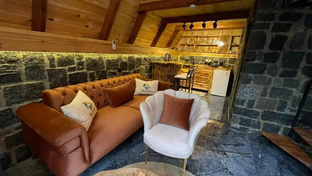 Чамлыхемшин: Waterfall Bungalow (To Make Arrangement For Check In Please Contact The Property At Least 5 Days In Advance)