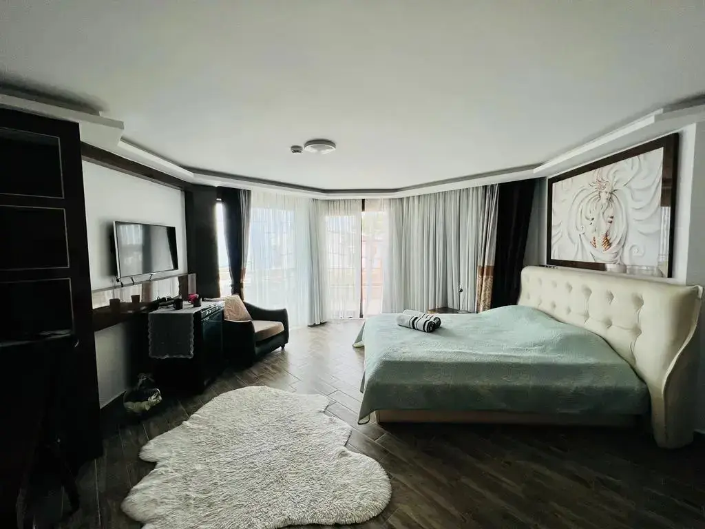 Эдремит: Ellawillasuit House