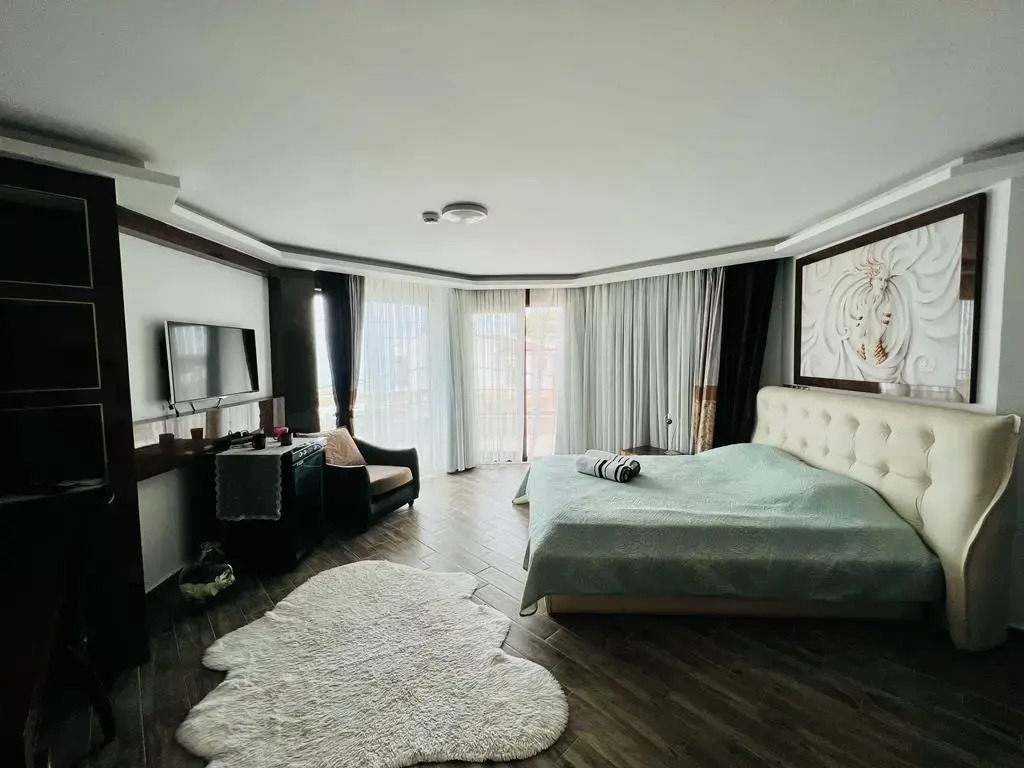 Эдремит: Ellawillasuit House