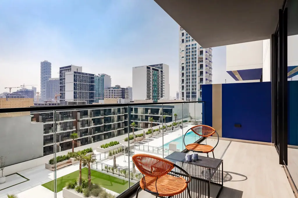 Дубай: Апартаменты Stylish 1BR at Binghatti Corner JVC