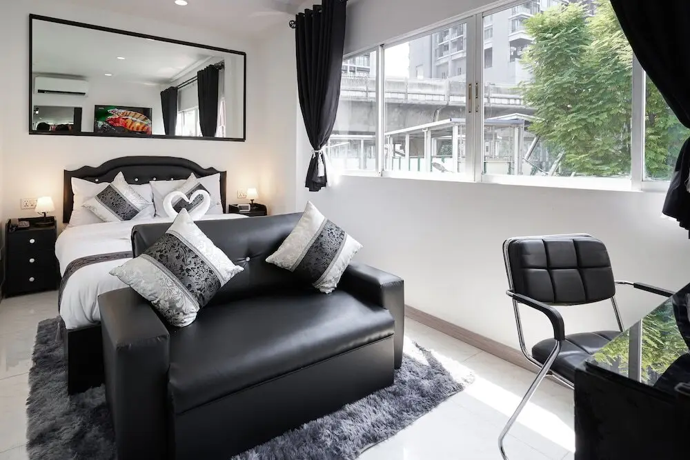 Бангкок: Thonglor Suites Hotel