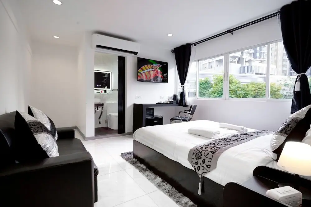 Бангкок: Thonglor Suites Hotel