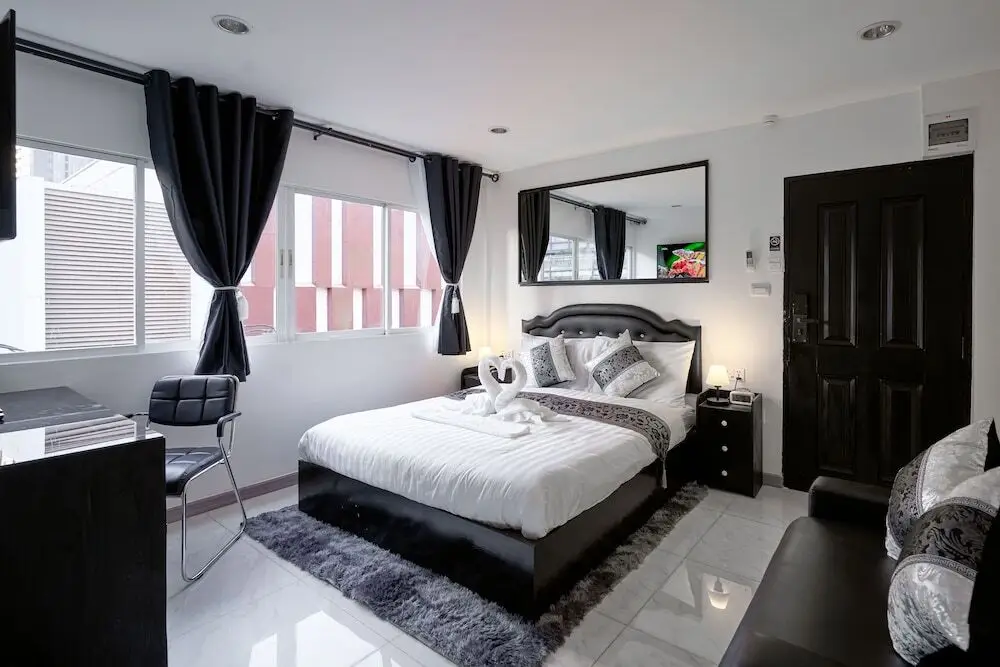 Бангкок: Thonglor Suites Hotel