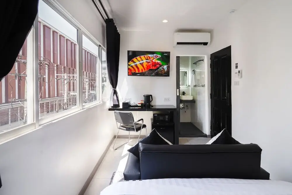 Бангкок: Thonglor Suites Hotel