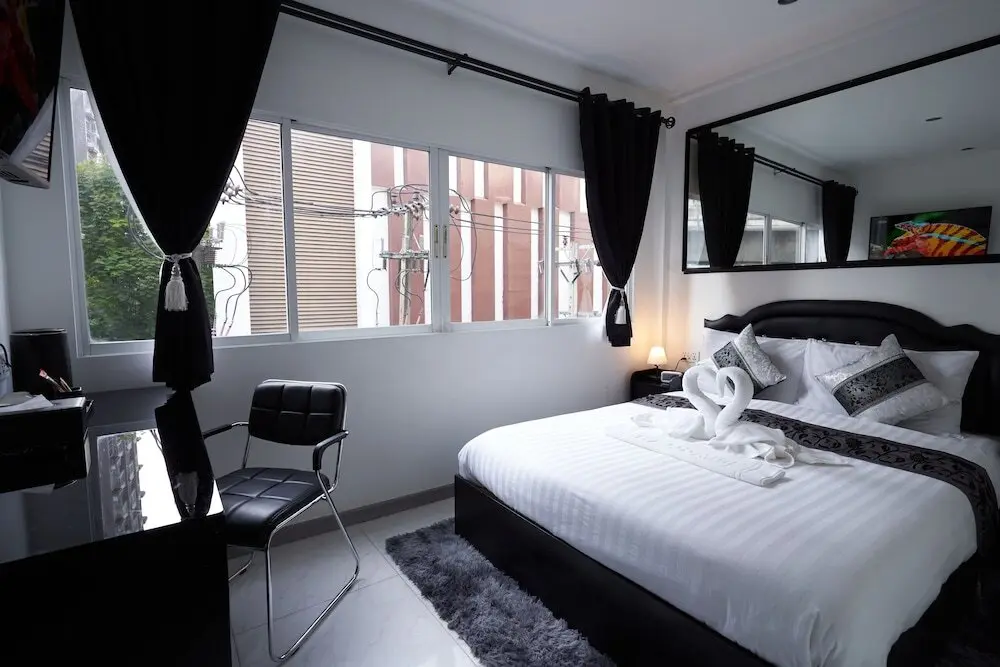 Бангкок: Thonglor Suites Hotel
