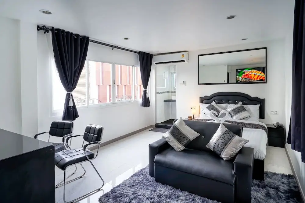Бангкок: Thonglor Suites Hotel