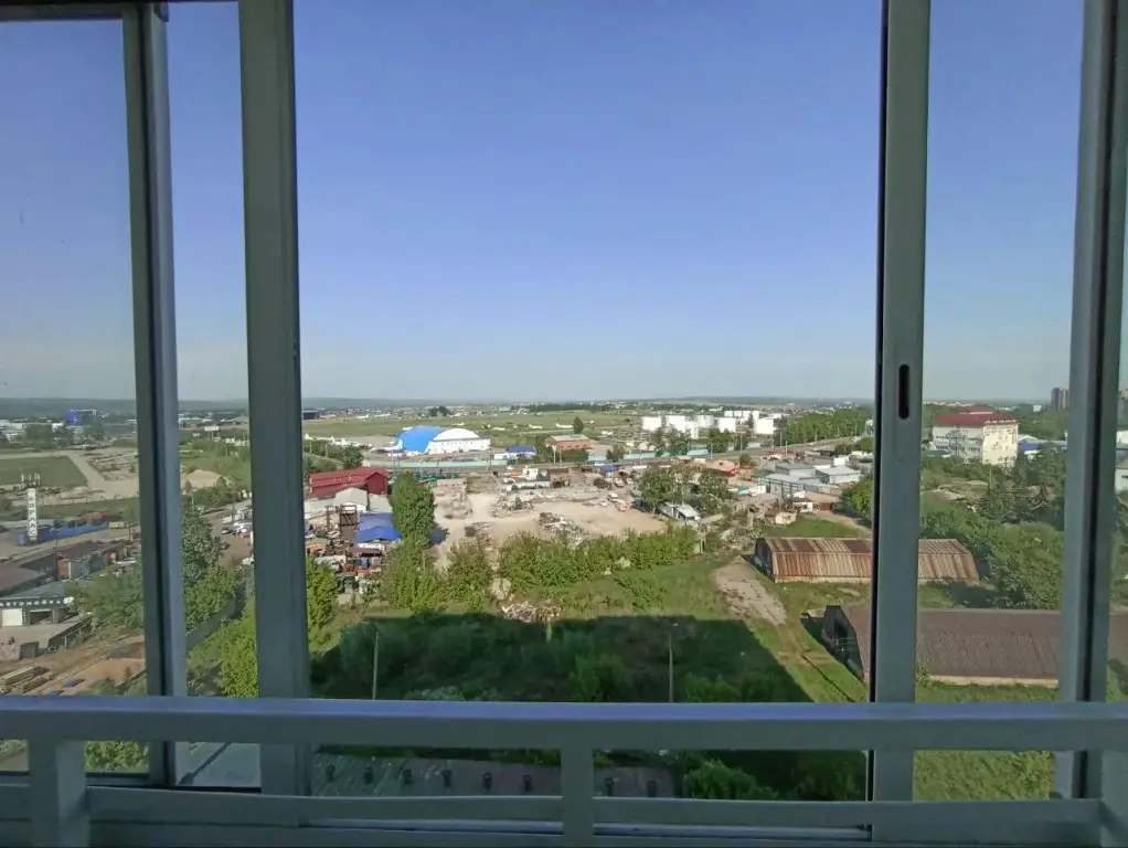 Иркутск: Алые паруса в микрорайоне Крылатый 24/4