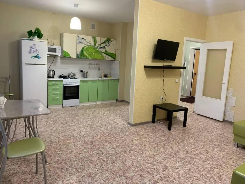 Уфа: Апартаменты на улице Комарова 8