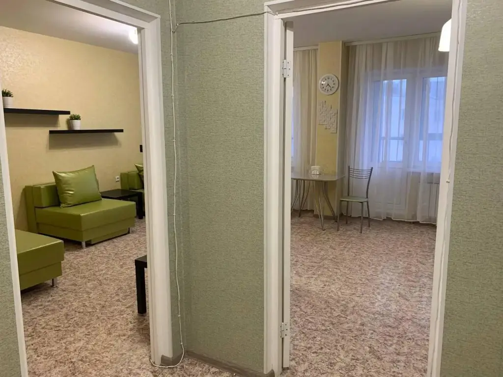 Уфа: Апартаменты на улице Комарова 8