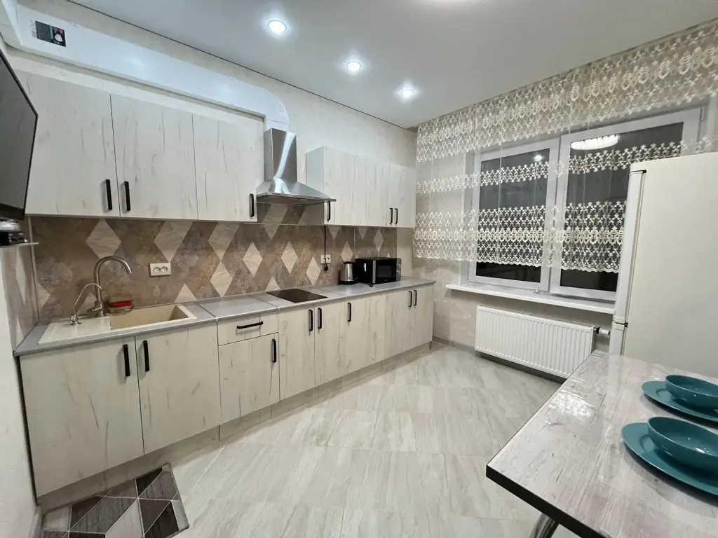 Тюмень: Romlex Apartments (Ромлекс) на улице Героев Сталинградской битвы