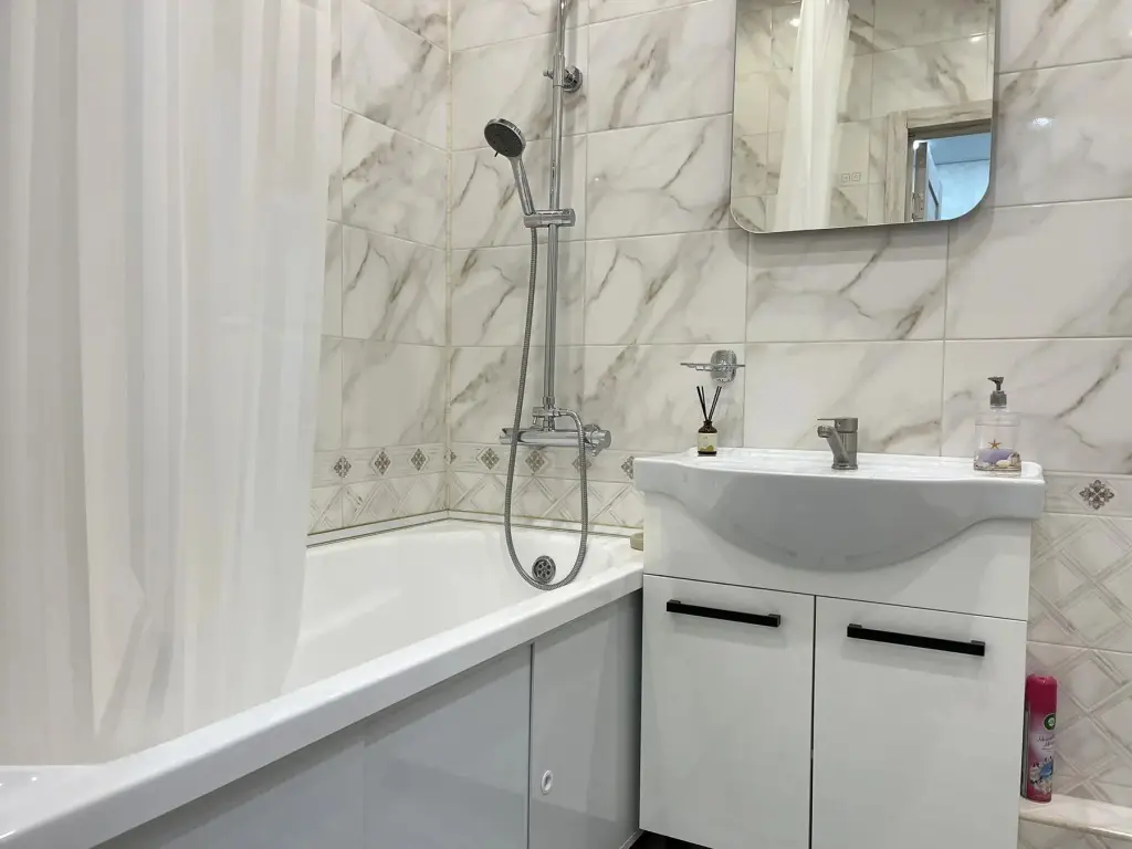 Тюмень: Romlex Apartments (Ромлекс) на улице Героев Сталинградской битвы