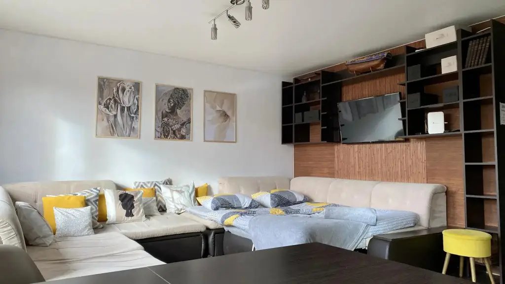 Калининград: Апартаменты Grape Room Apartment (Грейп Рум Апартмент) на проспекте Мира 122