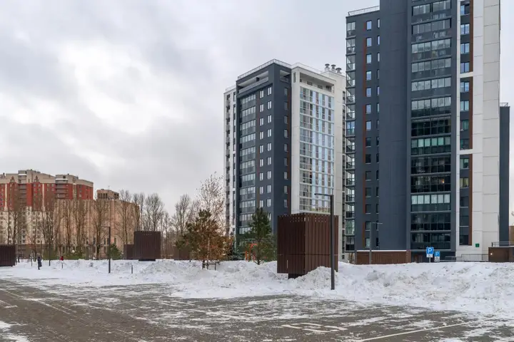 Санкт-Петербург: Два города на улице Магнитогорская 3к2