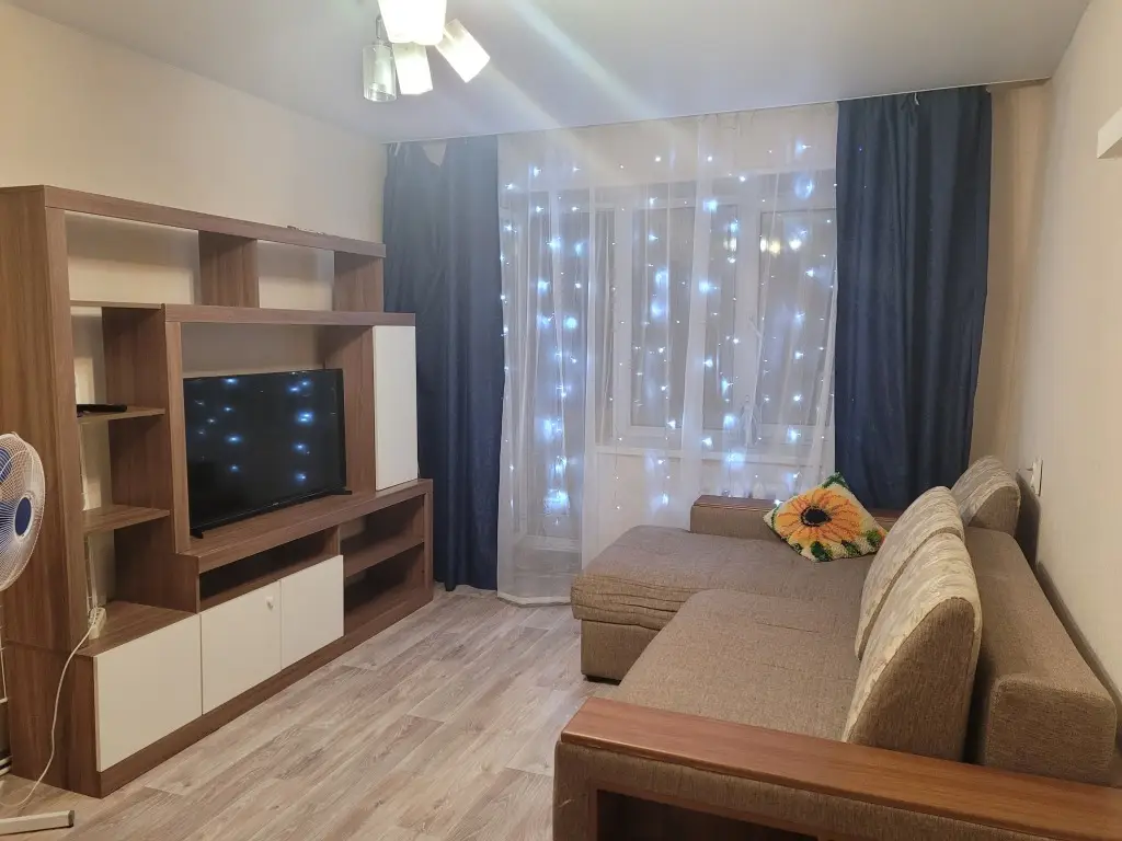 Владивосток: Апартаменты Home Time Океанский проспект 98