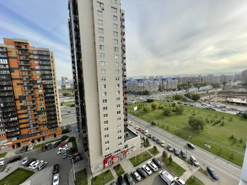 Красноярск: Апартаменты на улице Авиаторов 42