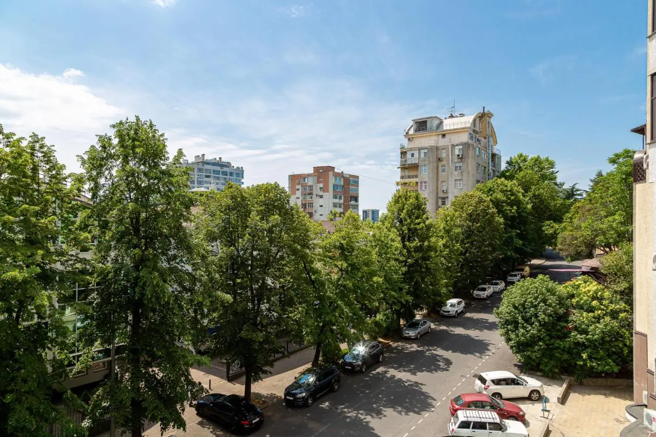 Сочи: Апартаменты напротив парка Ривьера ,1 к м от моря, 3 спальных места