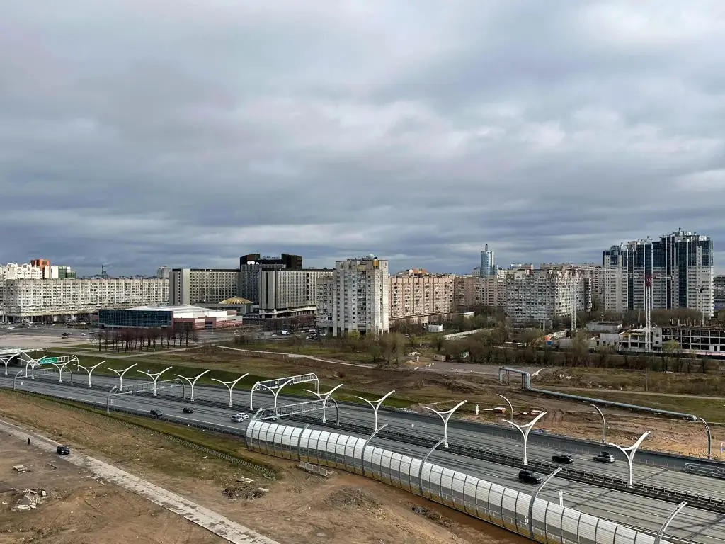 RoomyRoom (РумиРум) на улице Вадима Шефнера 4 — фото 1