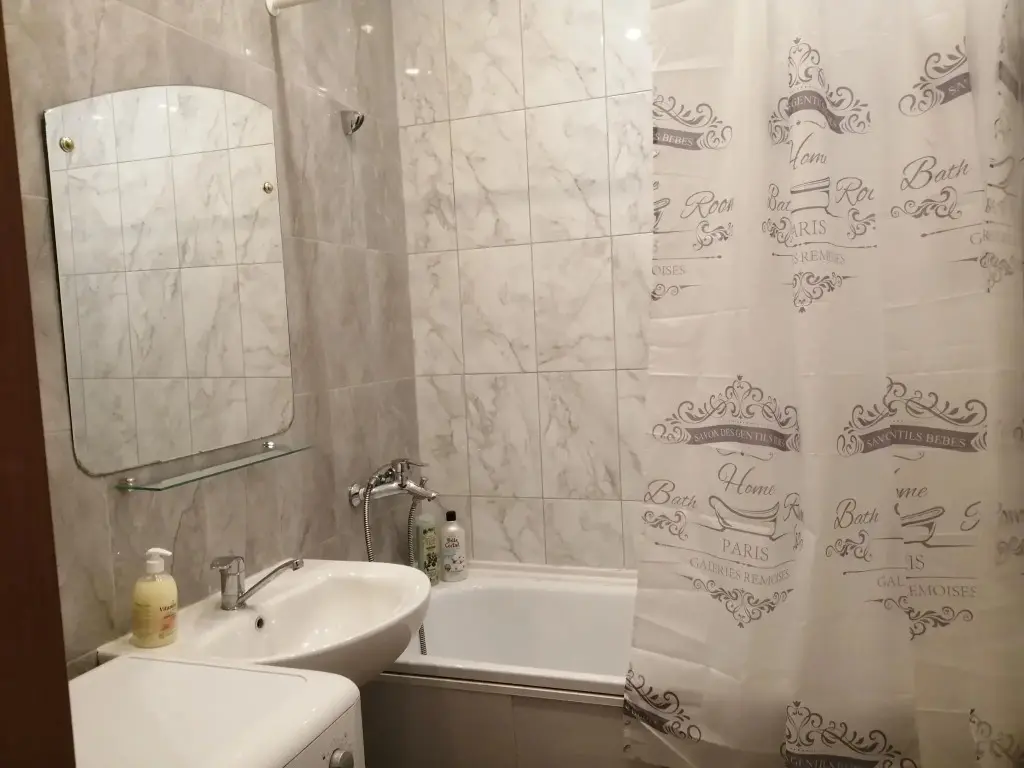 Орел: Lux Apartments (Люкс Апартментс) на набережной Дубровинского 74