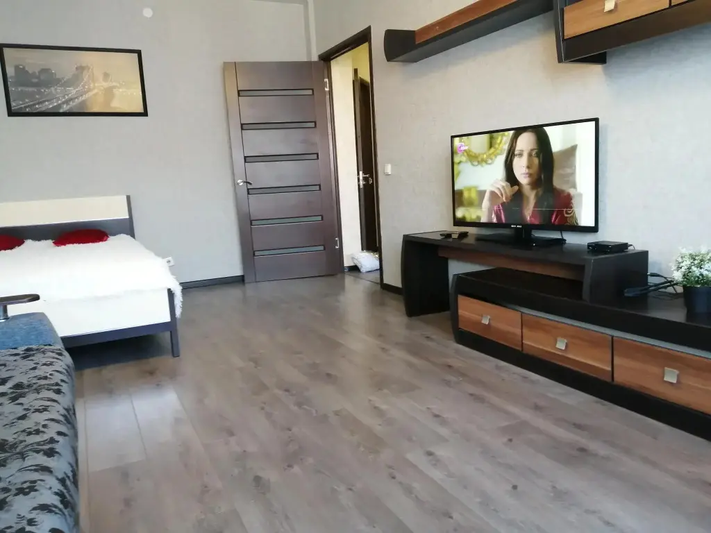 Орел: Lux Apartments на набережной Дубровинского 76