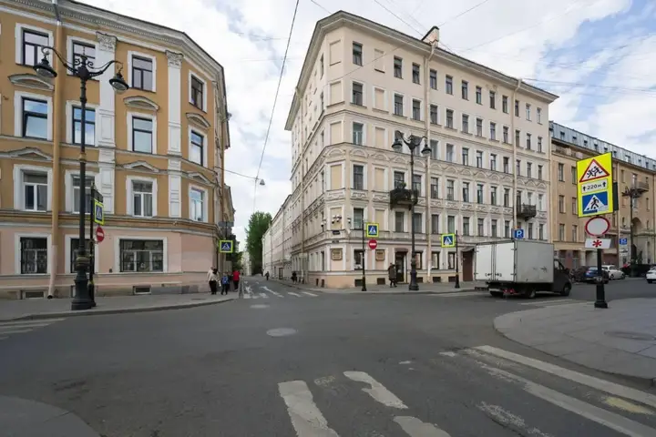Санкт-Петербург: Teplo Apartments (Тепло Апартментс) на улице Рубинштейна