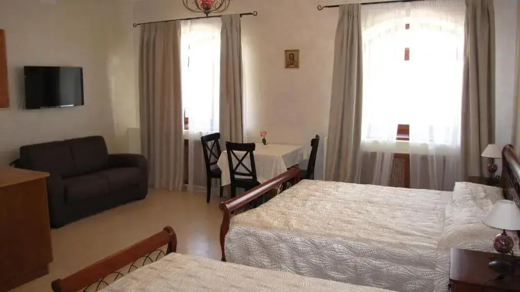 Винновка: Hotel Monastyrskaya