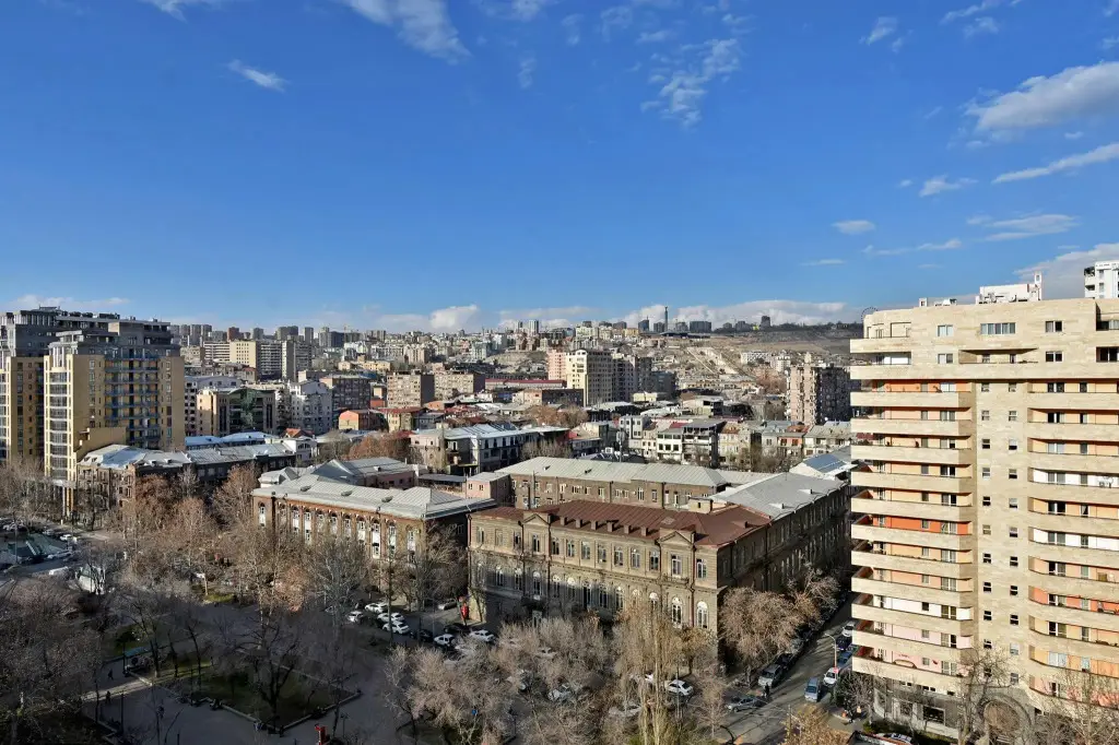 Rent Inn Yerevan (Рент Инн Ереван) на улице Павстоса Бюзанда 13 — фото 1