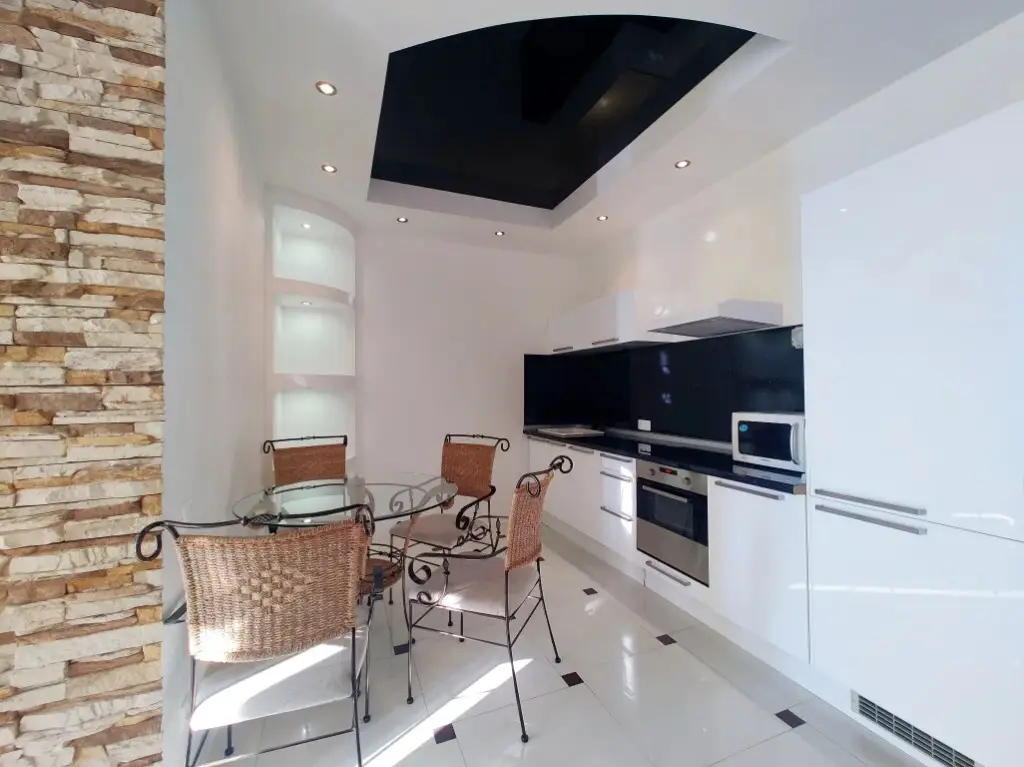Сочи: Апартаменты M Apartments Ideal House 1